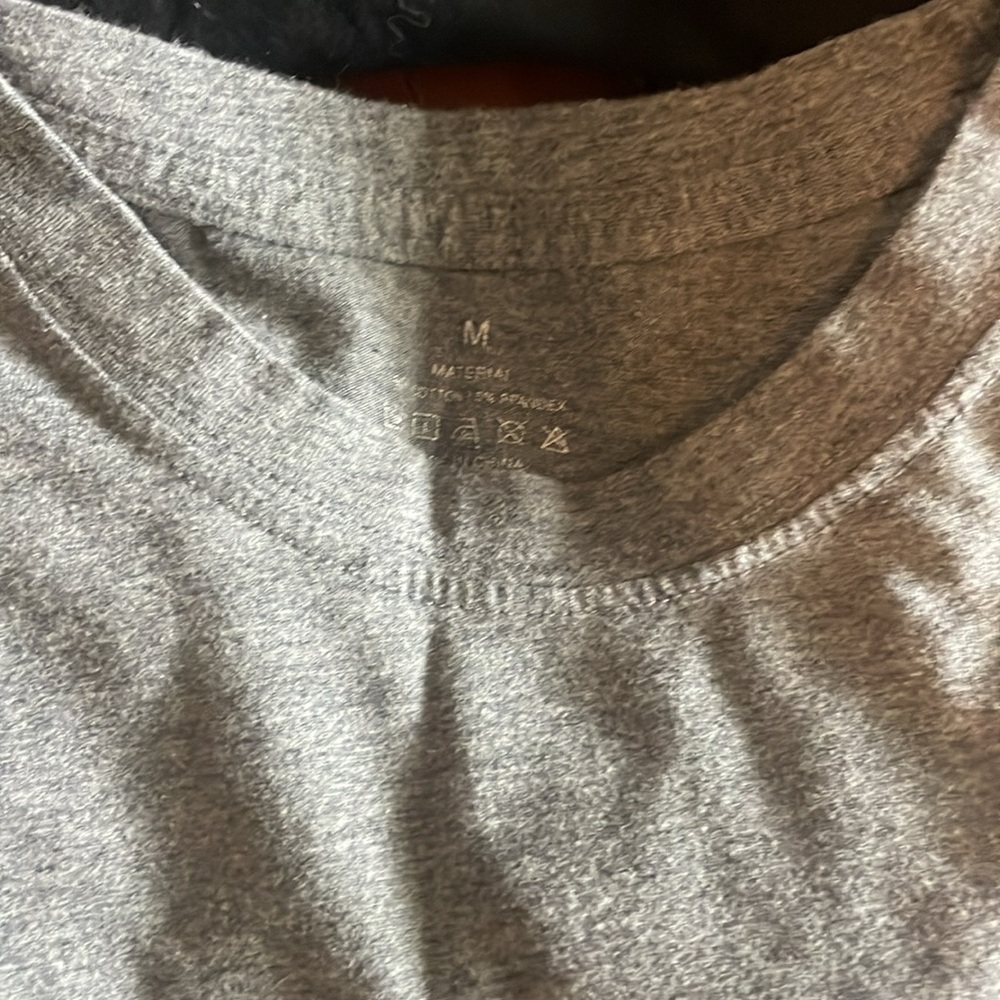 Basic crop tops - Picture 2 of 3